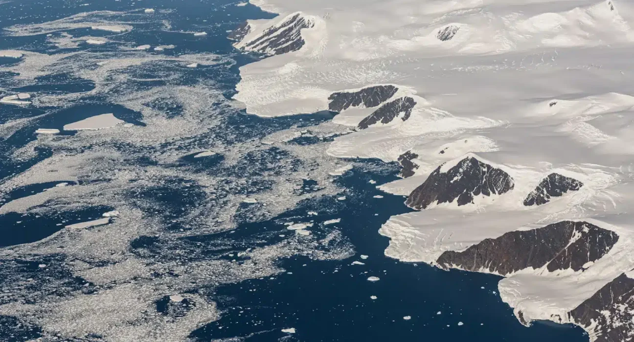 À 4 000 m sous l’Antarctique, un réseau caché colossal dévoilé