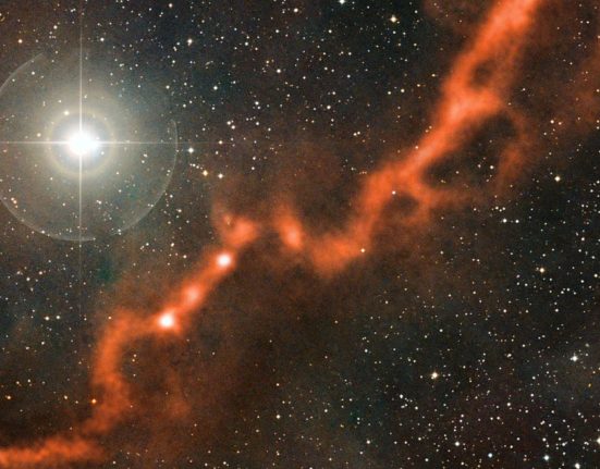 À −440 °F, la recette de la vie se révèle — au cœur de cette constellation