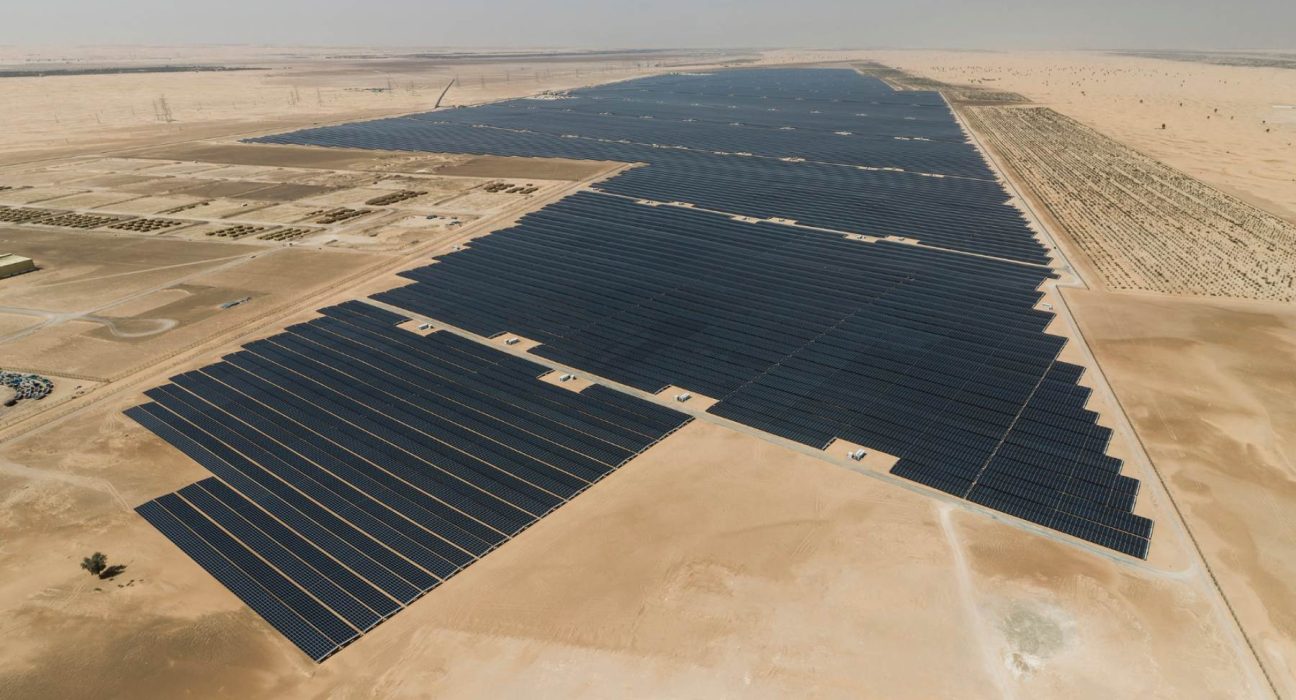 Aux portes de Dubaï, 3,2 millions de panneaux solaires livrent 2 000 GWh: le désert tourne la page du pétrole