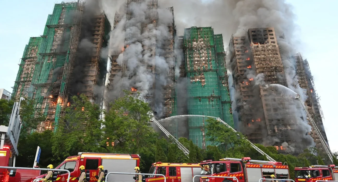 Coupe‑feu défaillants: comment les flammes ont gagné les étages d’une tour de Hong Kong