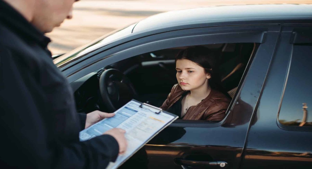 En novembre, s’arrêter ou se garer coûtera 60 $: un État impose de nouvelles restrictions