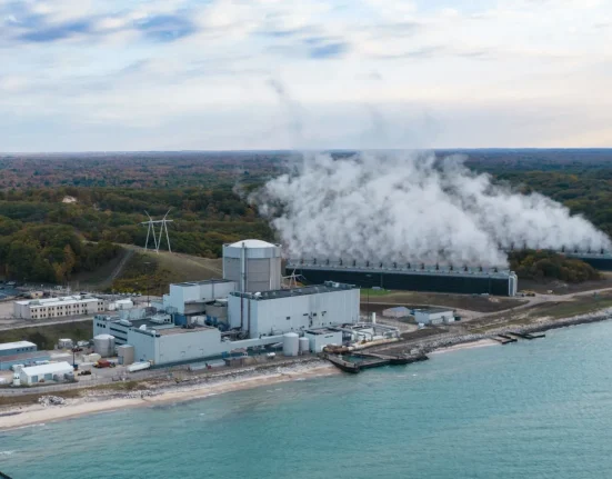 États-Unis: un technicien chute dans la cavité d’un réacteur nucléaire et ingère de l’eau de la piscine