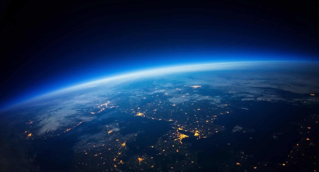 Jusqu’en 2083, le compagnon de la Terre nous escorte avant de s’éclipser à toute allure