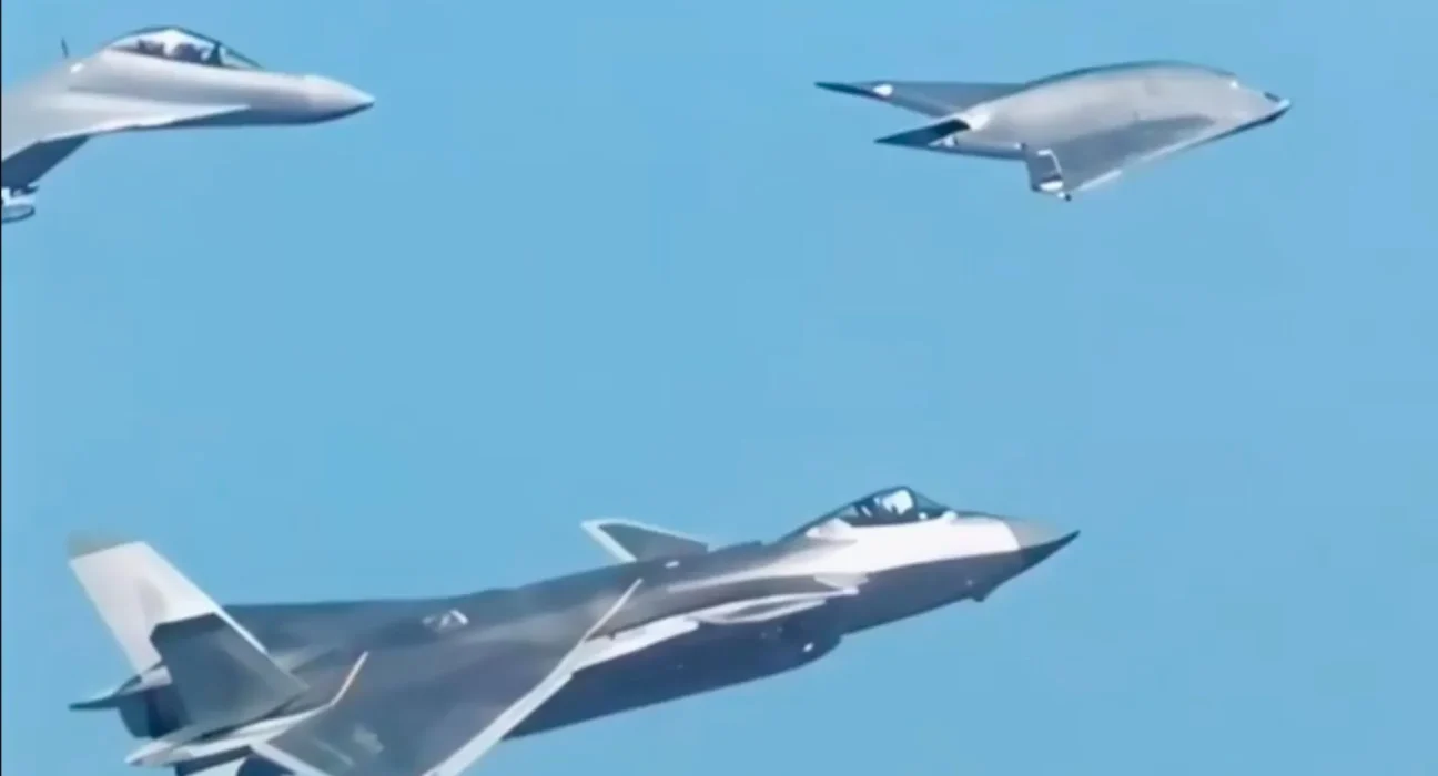 La Chine fait voler le premier drone furtif lancé depuis un navire, atteignant 1 110 km/h