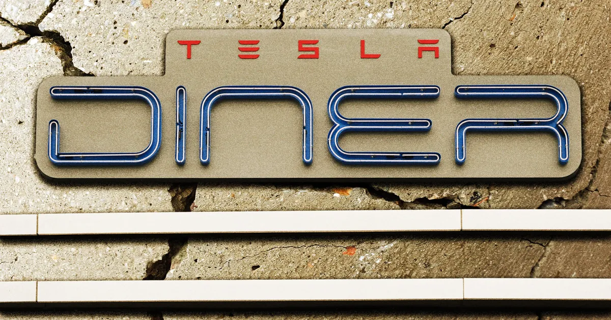 L’auvent de la terrasse du Tesla Diner s’effondre: une mère blessée, son bébé évité de justesse