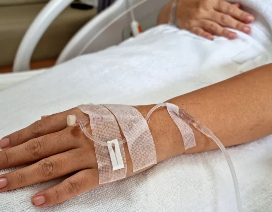 Les experts tirent la sonnette d’alarme : le virus du Nil occidental se propage et évolue génétiquement