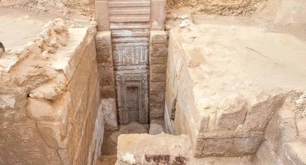 Nécropole égyptienne : l’énigmatique porte rose, inviolable depuis 4 400 ans