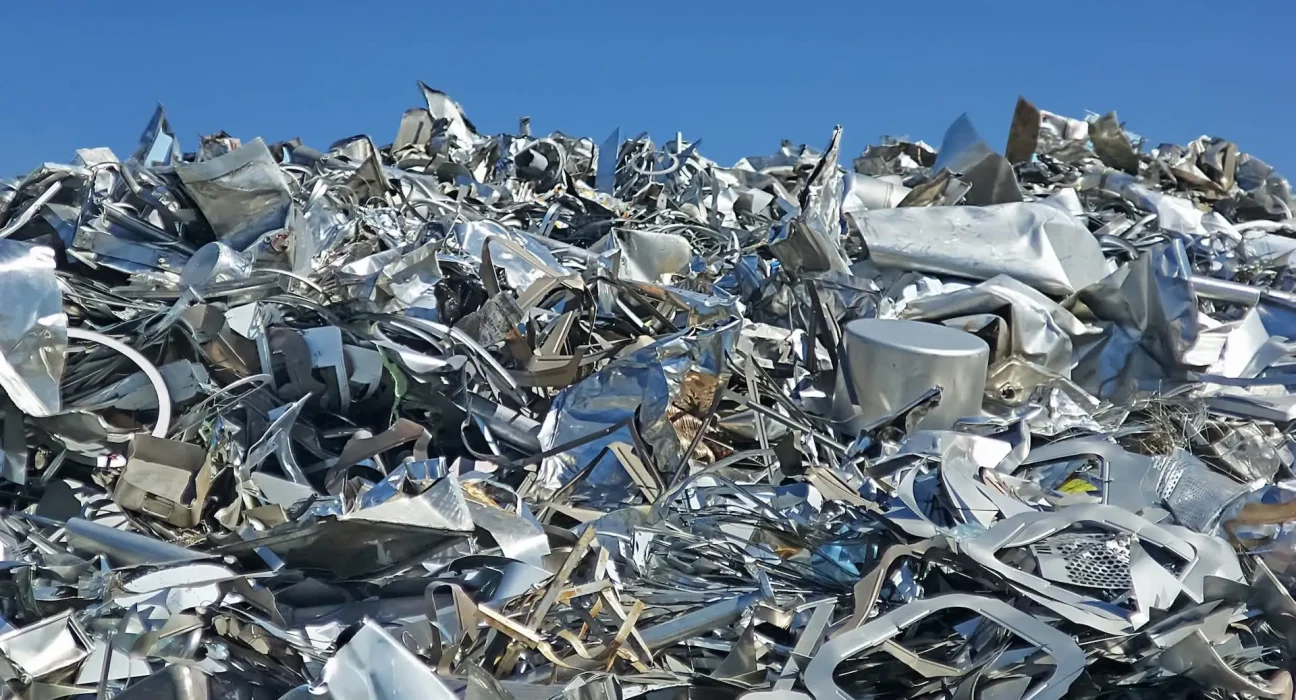 Percée majeure: des chercheurs recyclent les matériaux de vieilles voitures à un rythme d’innovation inédit
