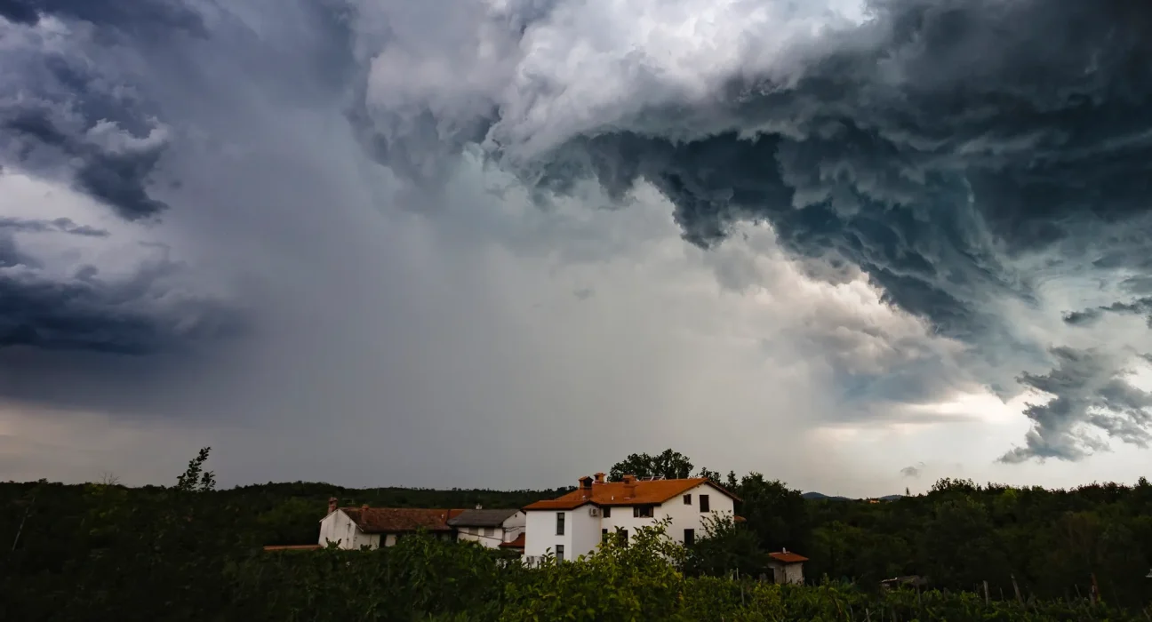 Tempêtes plus violentes : les propriétaires adoptent une solution énergétique révolutionnaire pour rester alimentés, même dans les pires conditions