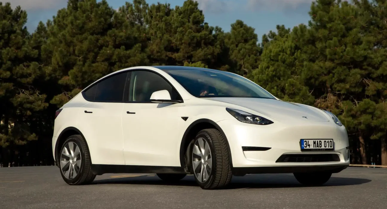 Tesla lance un service inédit: une expérience porte-à-porte pour conquérir de nouveaux acheteurs