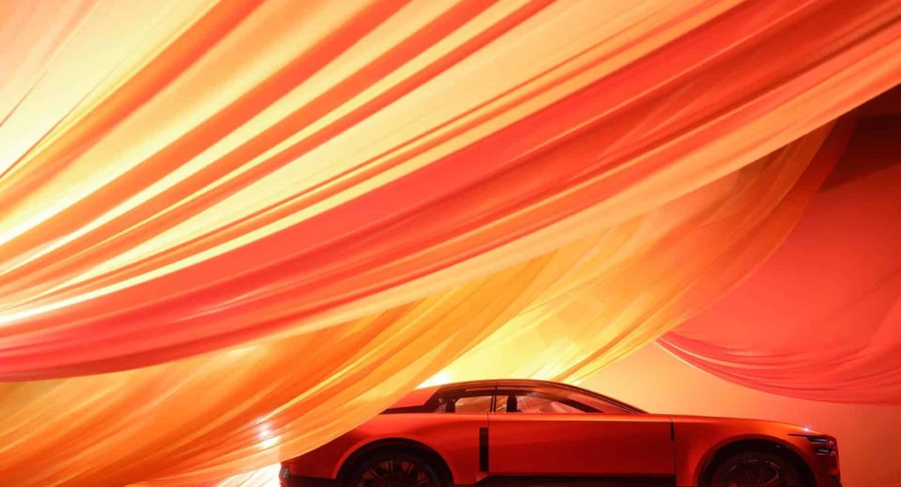 Toyota lève le voile sur le Century : 406 ch, tout en orange, date de sortie encore secrète