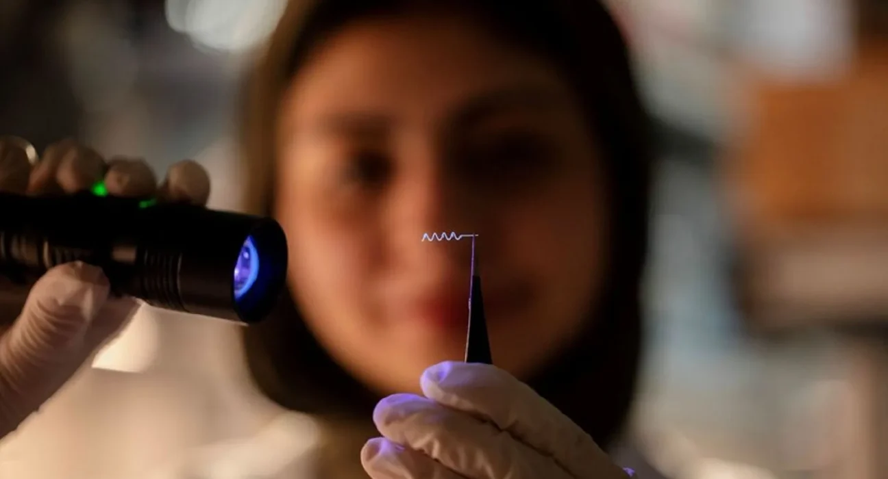 Un implant cérébral innovant diffuse les médicaments de manière homogène au sein des tissus délicats