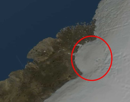 Une poussière extraterrestre piégée dans la glace du Groenland aurait fait de la Terre une « boule de neige »