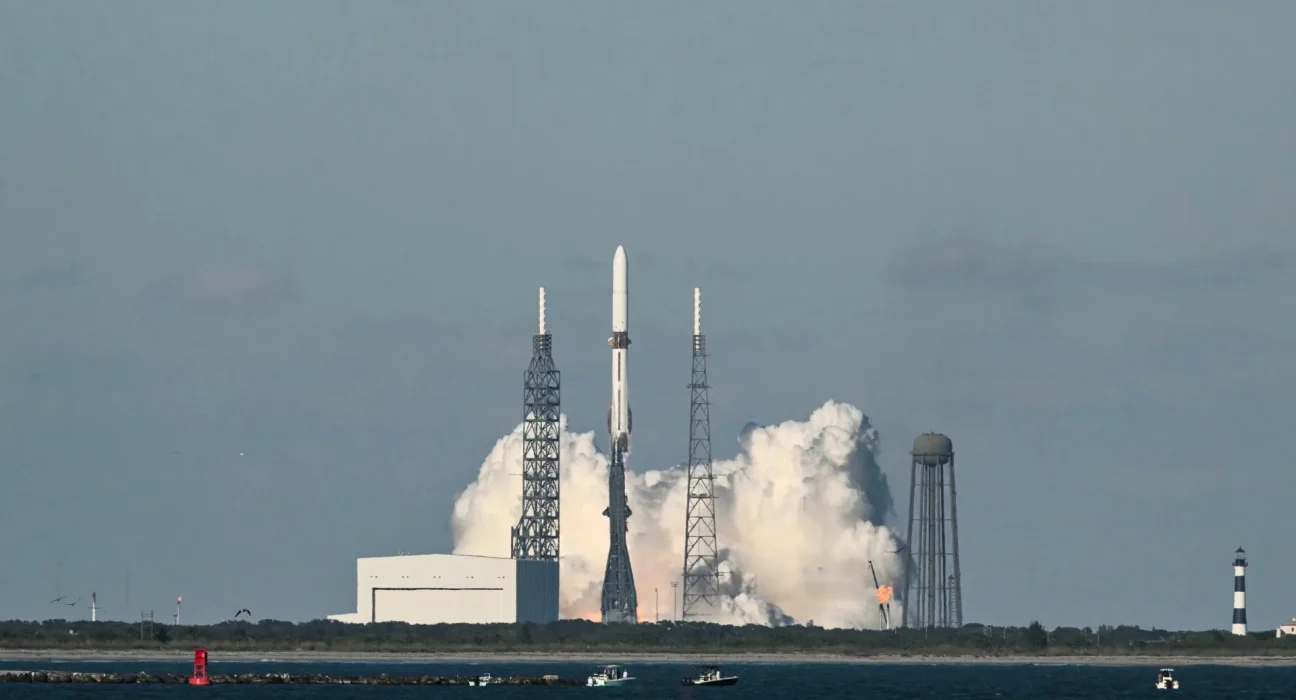 Bezos et Musk en course pour propulser les centres de données IA dans l'espace : « Nous y sommes presque ».