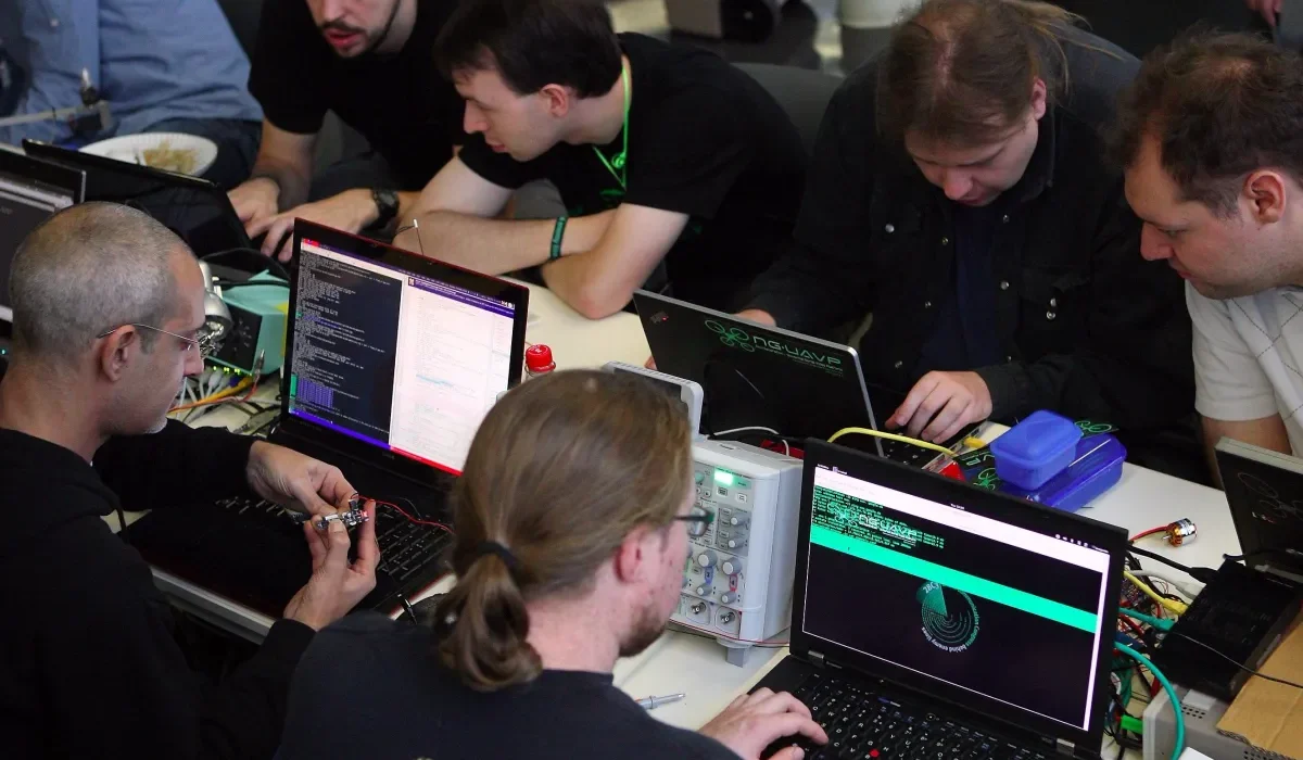 DARPA Offre 2 Millions de Dollars pour Développer un Hacker IA Innovant