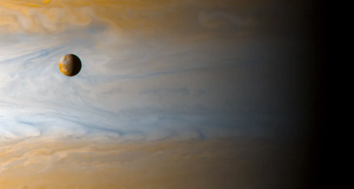 Découvrez Io : Le Monde le Plus Actif Volcanique du Système Solaire