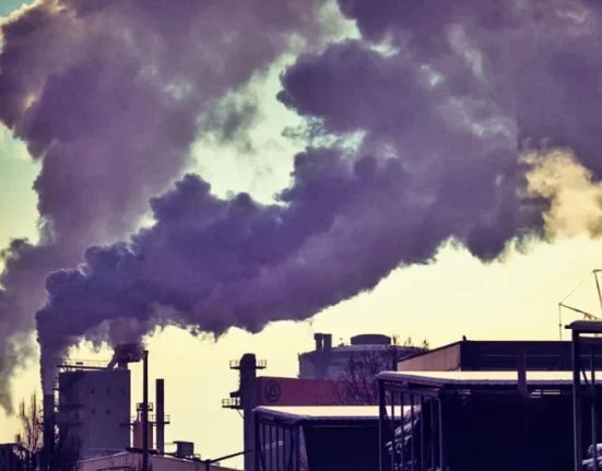 Des Scientifiques Développent une Pile Solaire Capable de Générer du Carburant Hydrogène