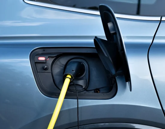 Des chercheurs réalisent une avancée majeure pour renforcer l'intégrité structurelle des VE