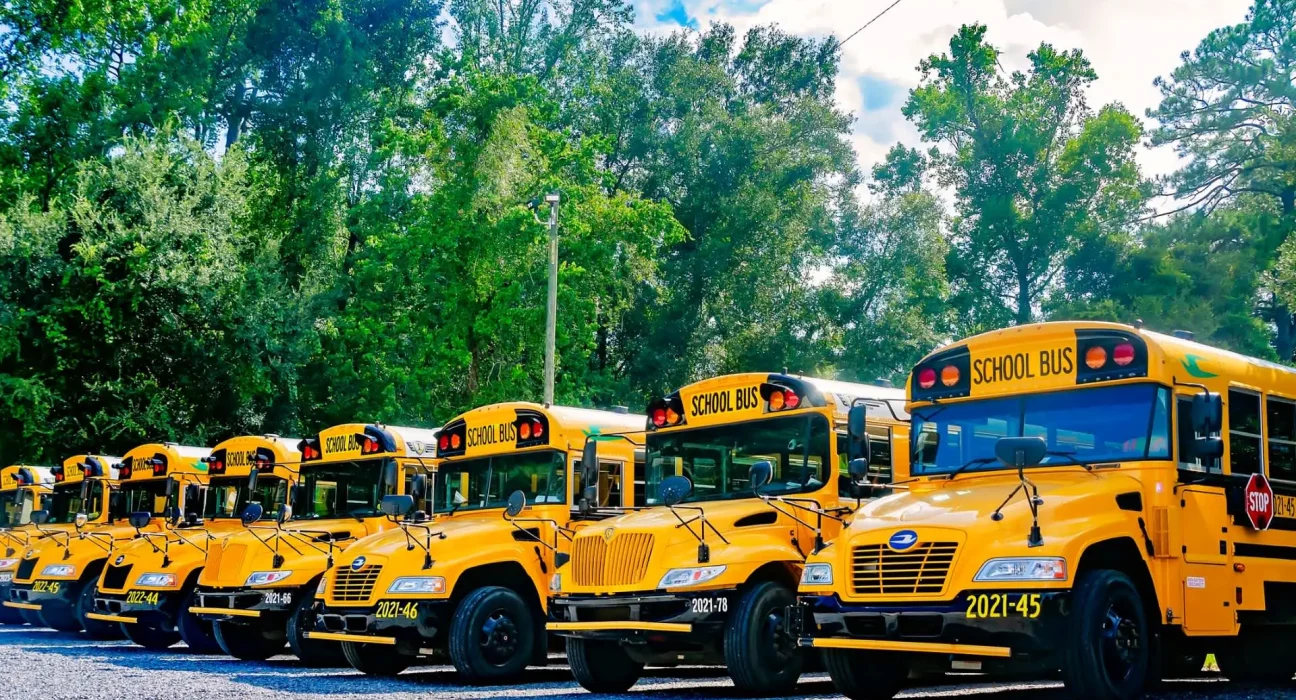 Des experts éclairent les dangers des fausses informations sur les incendies de bus scolaires : 'Chaque incident mérite d'être pris au sérieux'