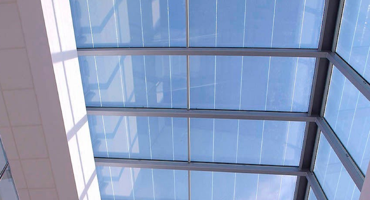 Des fenêtres solaires transparentes produisent de l'énergie 24/7, quelles que soient les conditions météorologiques.