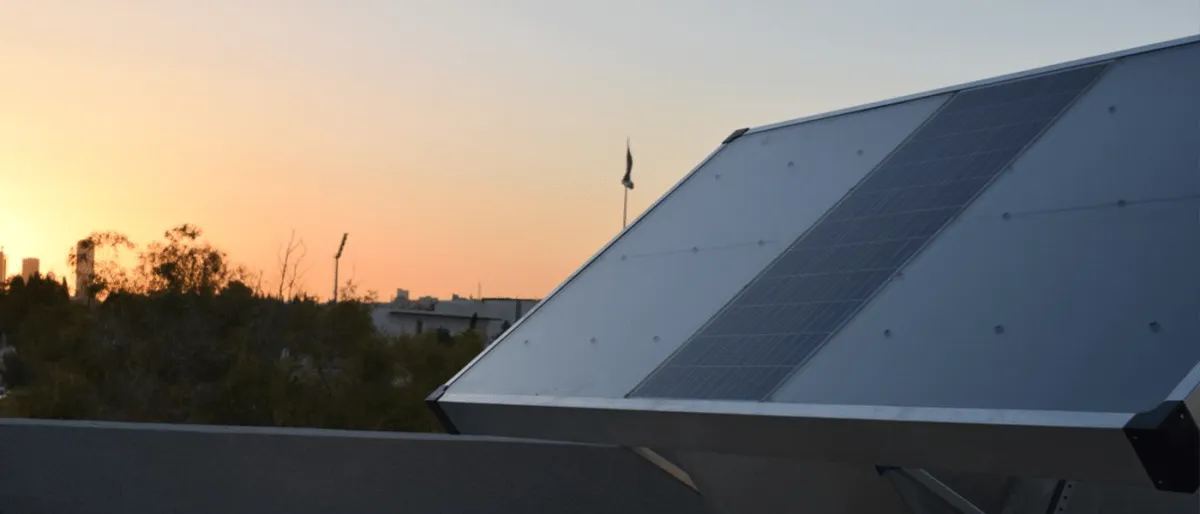 Des panneaux solaires extrayant de l'eau potable directement de l'air.
