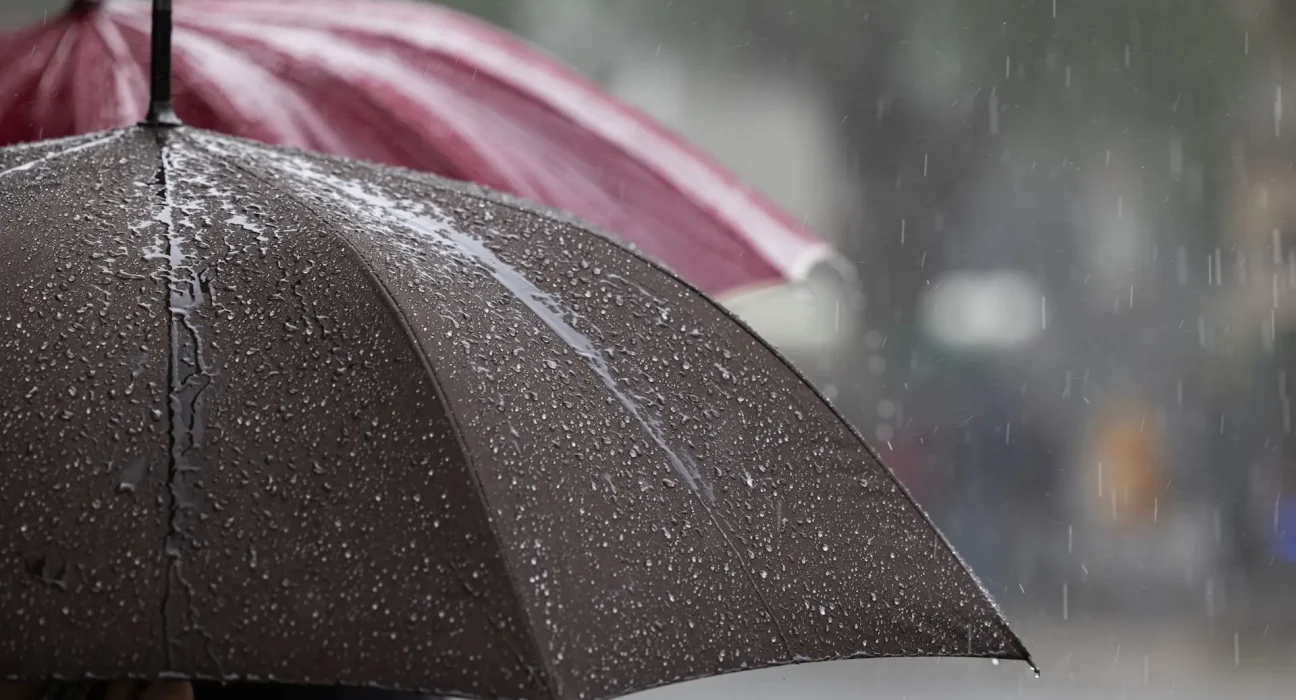 Des scientifiques inventent un dispositif révolutionnaire pour produire de l'électricité à partir de la pluie : 'Une nouvelle voie s'ouvre'