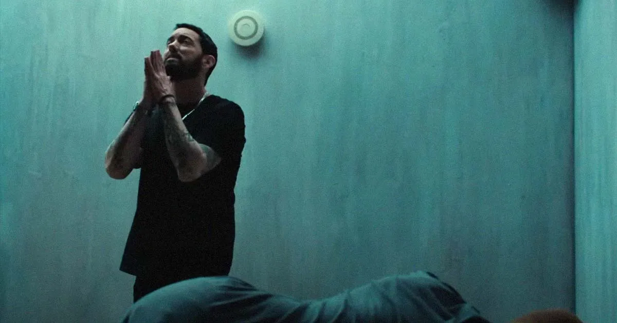 Eminem Soutient une Start-up de Télothérapie Controversée dans sa Nouvelle Vidéo