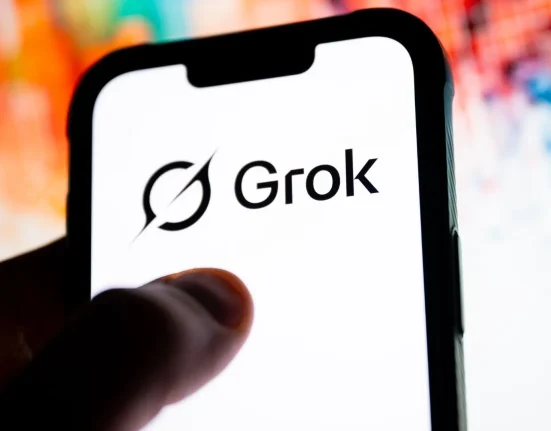 Grok AI diffuse des informations erronées sur l'incident de tir à Bondi Beach.