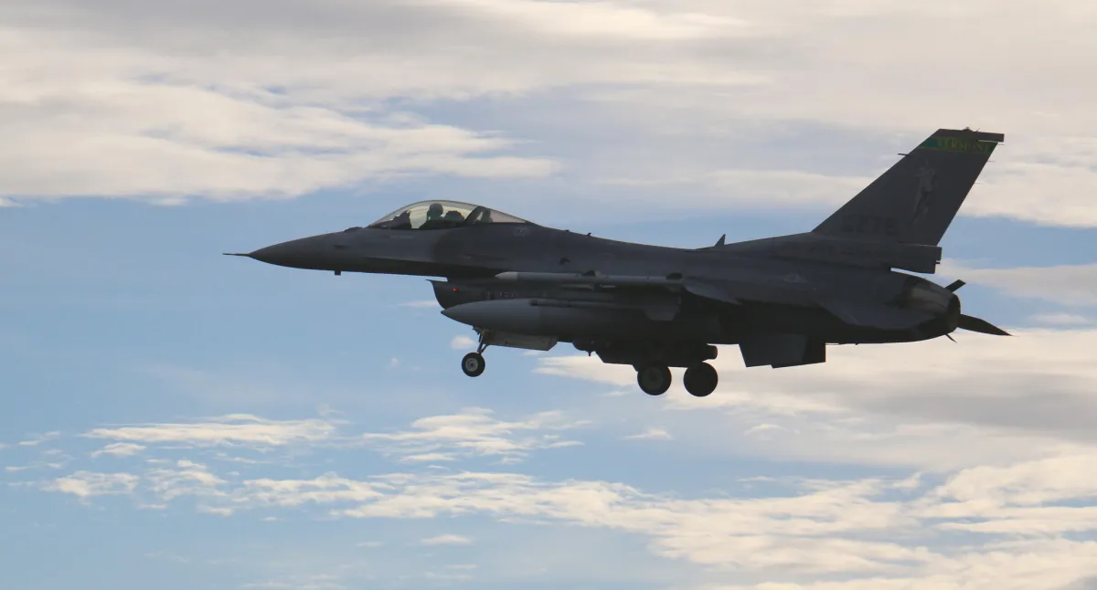 L'Armée a Présenté un F-16 Autonome Capable de Piloter et d'Exécuter des Frappe