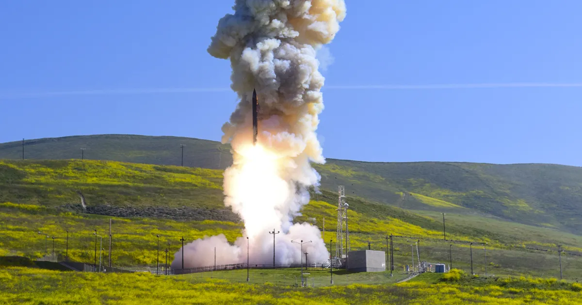 L'Armée américaine Détruit un ICBM avec un Autre Missiles.