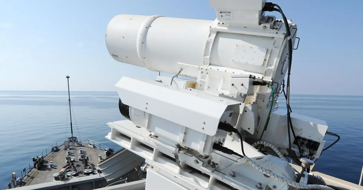 L'Armée américaine installe un gigantesque canon laser sur un destroyer