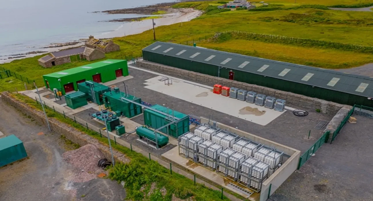 L'Écosse inaugure des tests novateurs sur l'énergie marémotrice, le stockage par batteries et l'hydrogène.