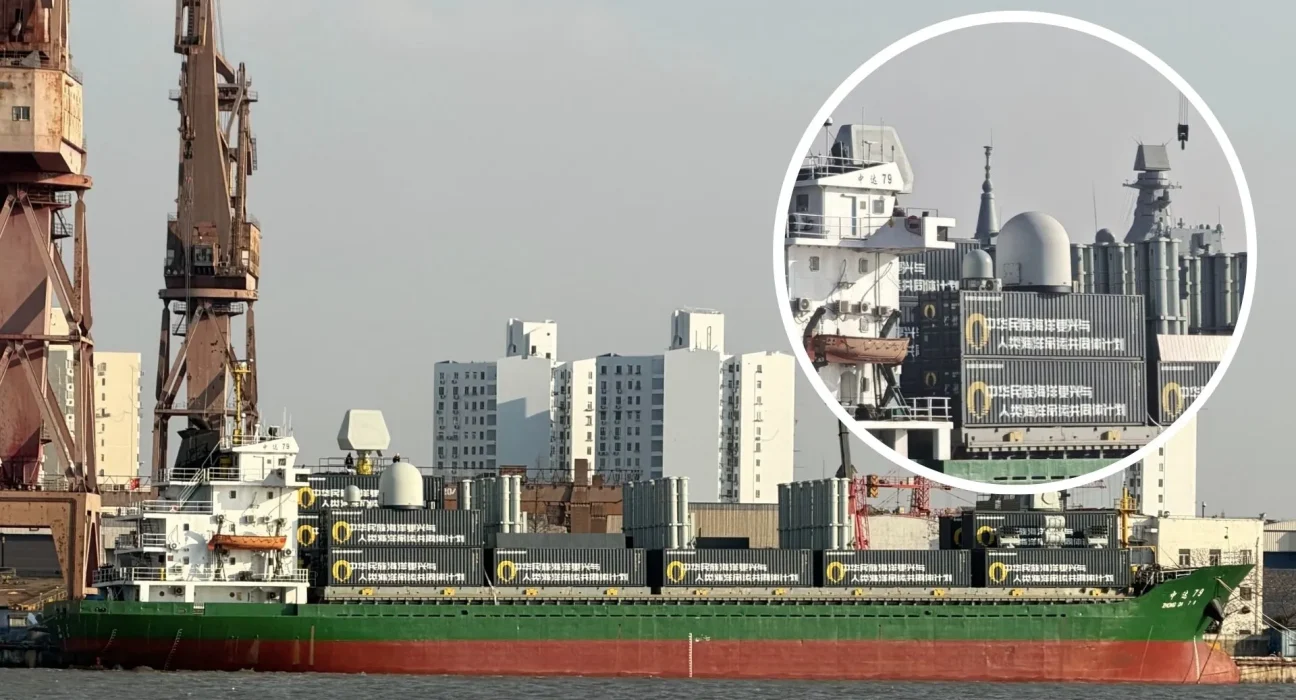 La Chine transforme des cargos en navires militaires et installe des lance-missiles