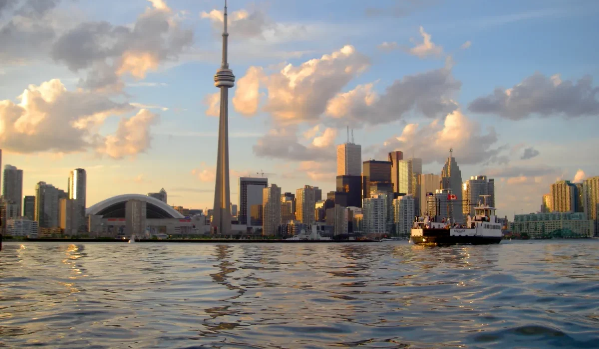Le Canada inaugure le premier système mondial de stockage d'énergie sous-marine par air comprimé.