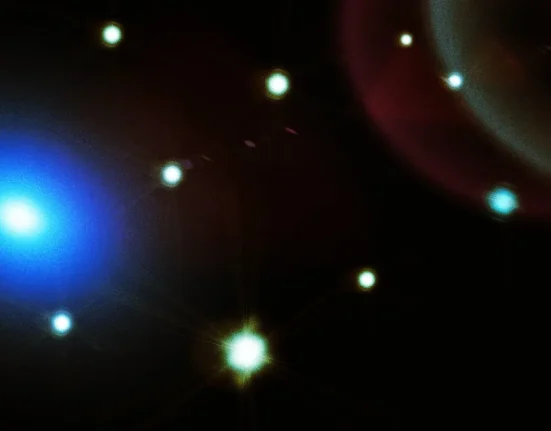 Le Shérif Déconcerté par des OVNIs Planant au-dessus d'une Centrale Électrique