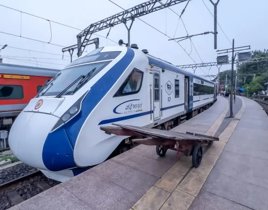 Le Voyage Éblouissant en Train à Grande Vitesse en Inde Captive les Internautes : 'Un Niveau Mondial'