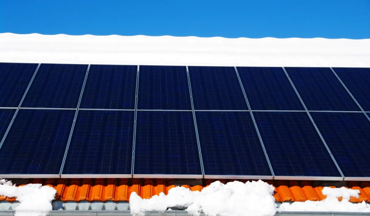 Les Panneaux Solaires Supplantent le Carburant Diesel dans le Grand Nord Canadien
