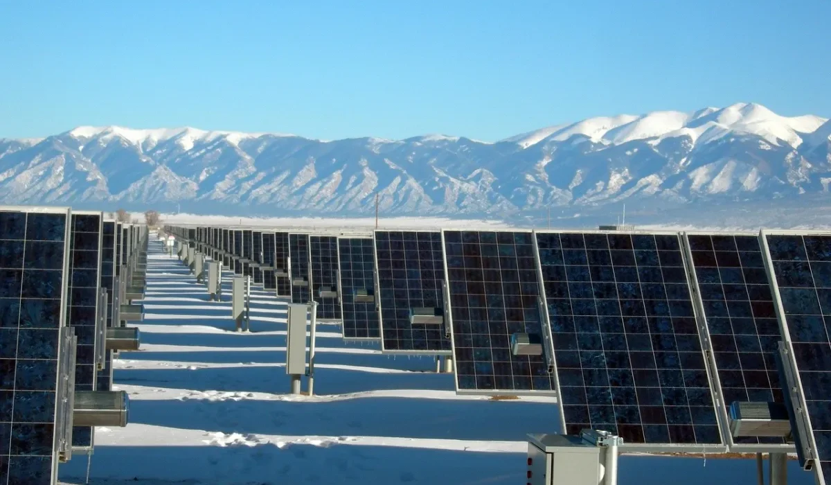 Les Prix de l'Énergie Solaire Plongeant Tandis que les Prix du Charbon Montent en Flèche