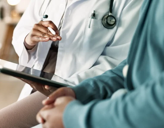 Les Scientifiques Réalisent une Percée Éclairée par l'IA dans la Lutte Contre les Maladies Mortelles : 'Un Impact Positif Majeur à Attendre'