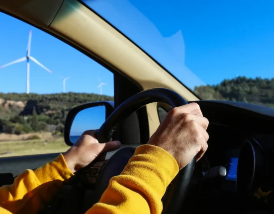 « Les chercheurs révèlent que les voitures électriques surpassent les voitures à essence sur cet aspect essentiel : 'Nous étions un peu surpris' »