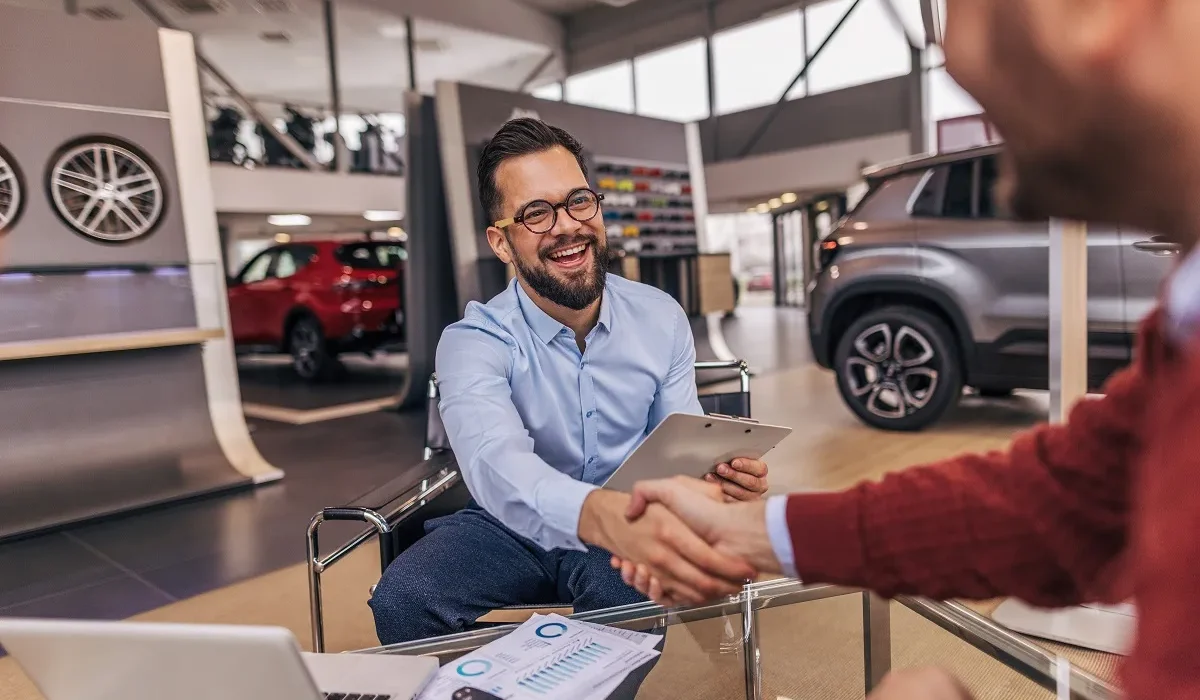 Les concessionnaires automobiles remplacent leur personnel téléphonique par des agents vocaux intelligents.