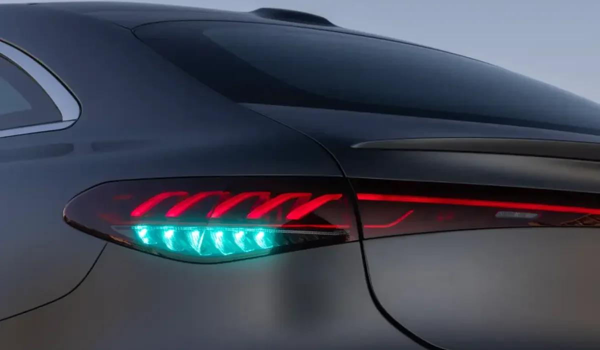 Mercedes-Benz : Nouvelles Feux Arrières pour Indiquer la Conduite Autonome