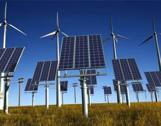 Rapport Révélateur sur la Route Vers 100% d'Énergie Verte pour 139 Pays