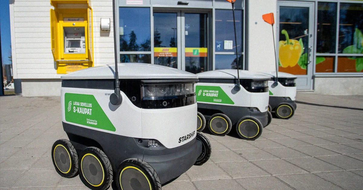 Robot de Livraison Écrase une Voiture et Prend la Fuite
