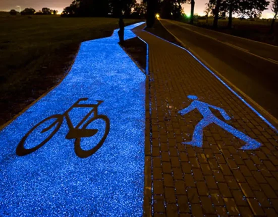 Sentiers Lumineux: Des Voies Solaires Éblouissantes en Pologne