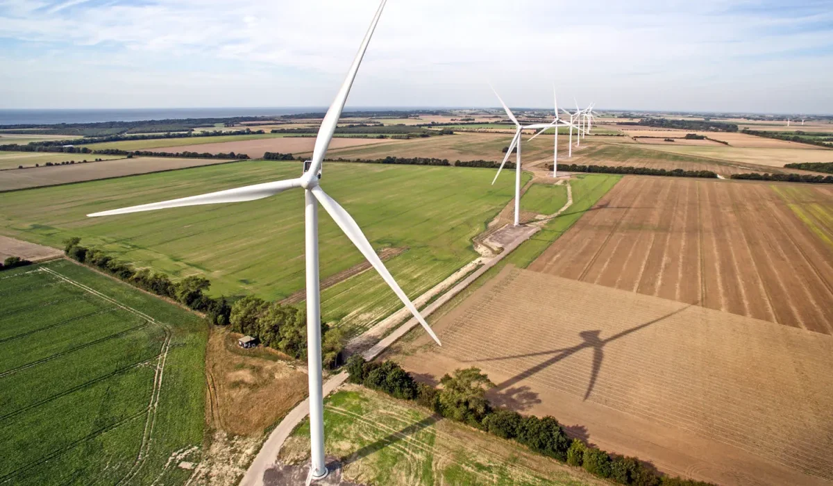 Tesla Fournit des Batteries au Leader Mondial des Éoliennes