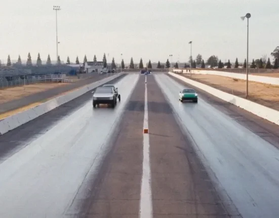Test Indépendant : La Vérité sur le Cybertruck Battant le Porsche 911 en Towing