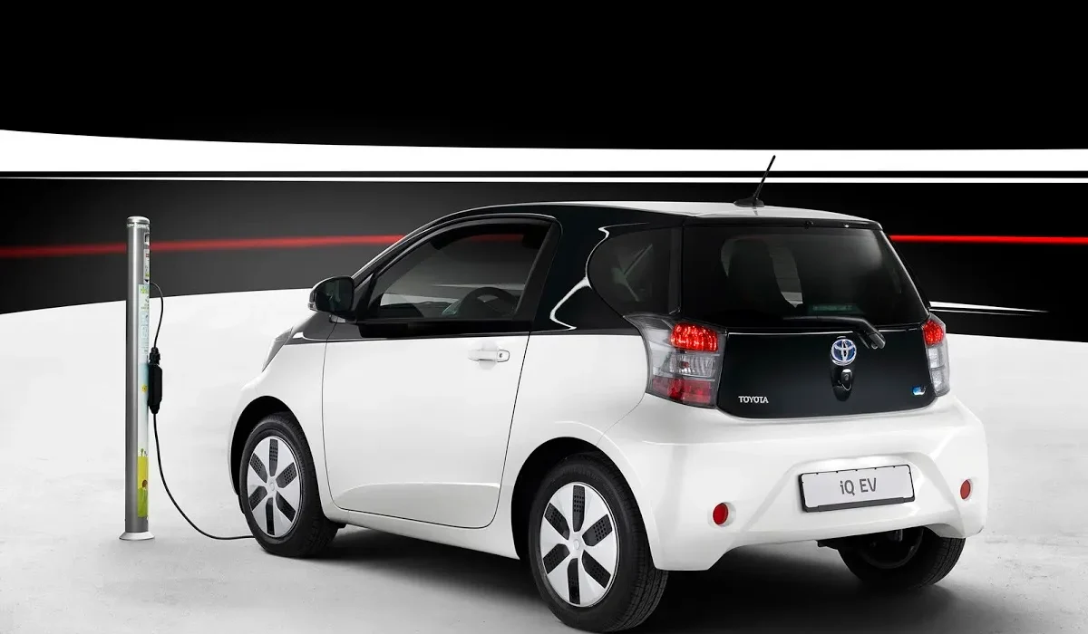 Toyota Fixe une Date Limite pour L'Arrêt des Moteurs à Essence.