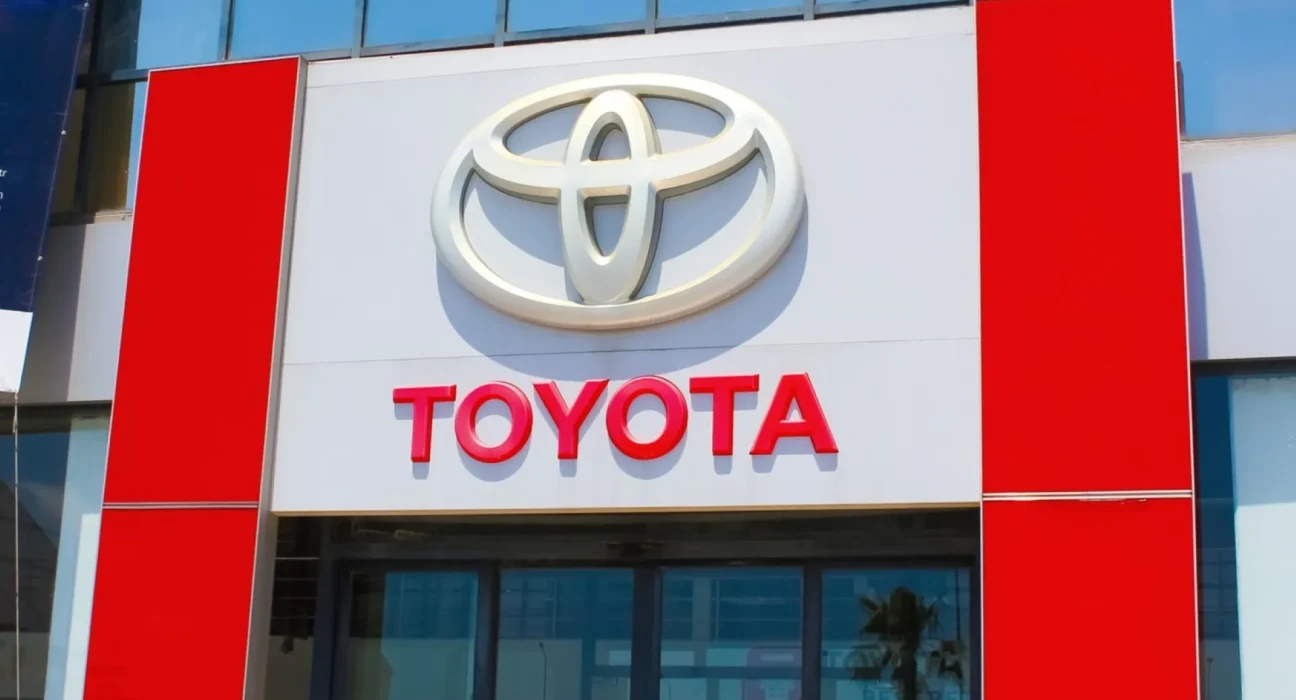 Toyota suscite l'enthousiasme avec l'annonce d'une fonctionnalité EV révolutionnaire pour 2027-2028 : « Première mondiale ».