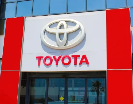 Toyota suscite l'enthousiasme avec l'annonce d'une fonctionnalité EV révolutionnaire pour 2027-2028 : « Première mondiale ».